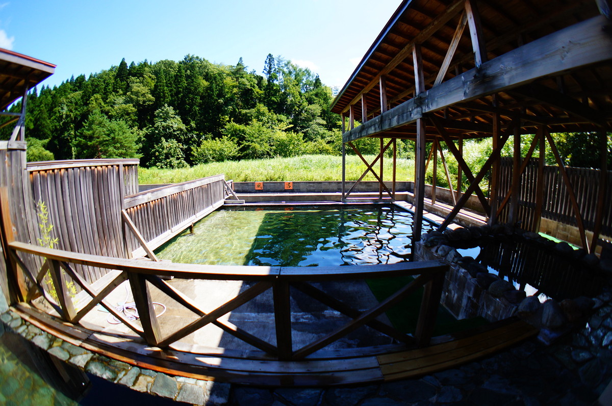 日山温泉 ひやま山荘お湯センターは泳げる温泉で開放感が凄い！