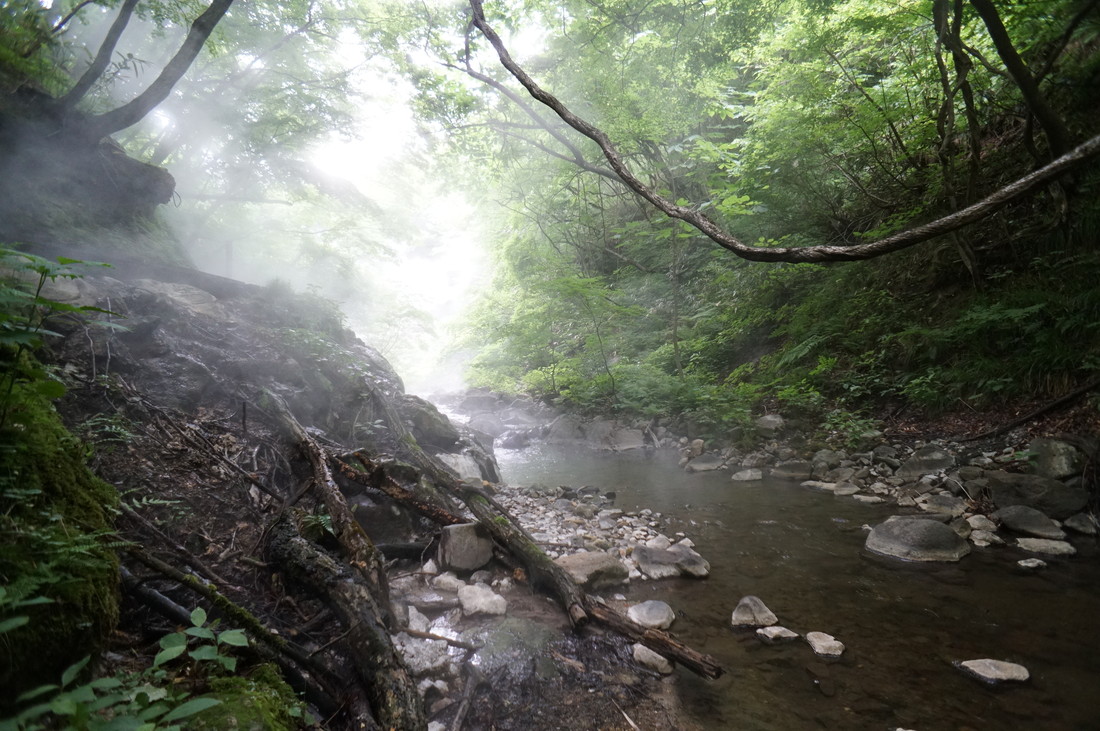 378）鳴子温泉地獄谷のカラフルな石（参考） 378）鳴子温泉地獄谷の