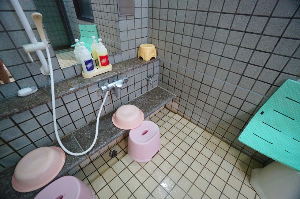 ひまわり温泉「花おりの湯」貸切風呂シャワー